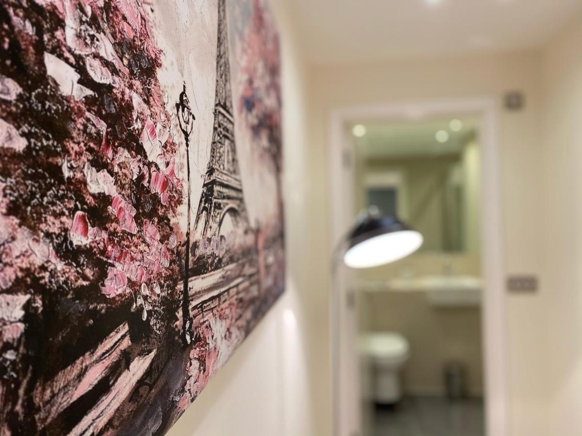 Amazing 2 Bed 2 Bath Private Apartment Уотфорд Екстериор снимка