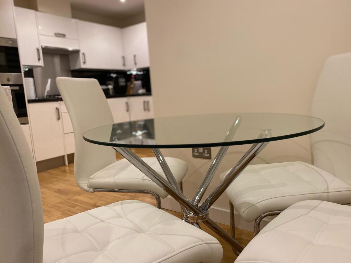 Amazing 2 Bed 2 Bath Private Apartment Уотфорд Екстериор снимка