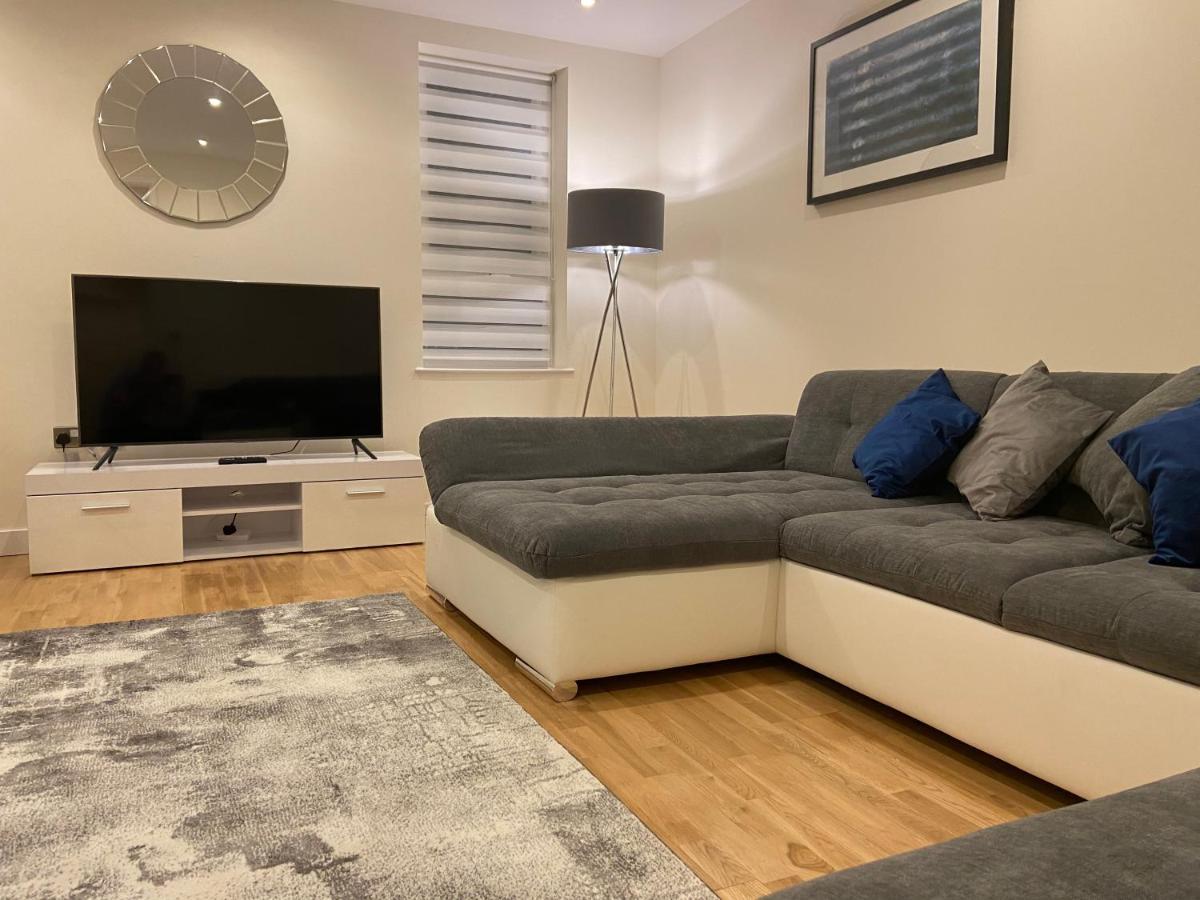 Amazing 2 Bed 2 Bath Private Apartment Уотфорд Екстериор снимка