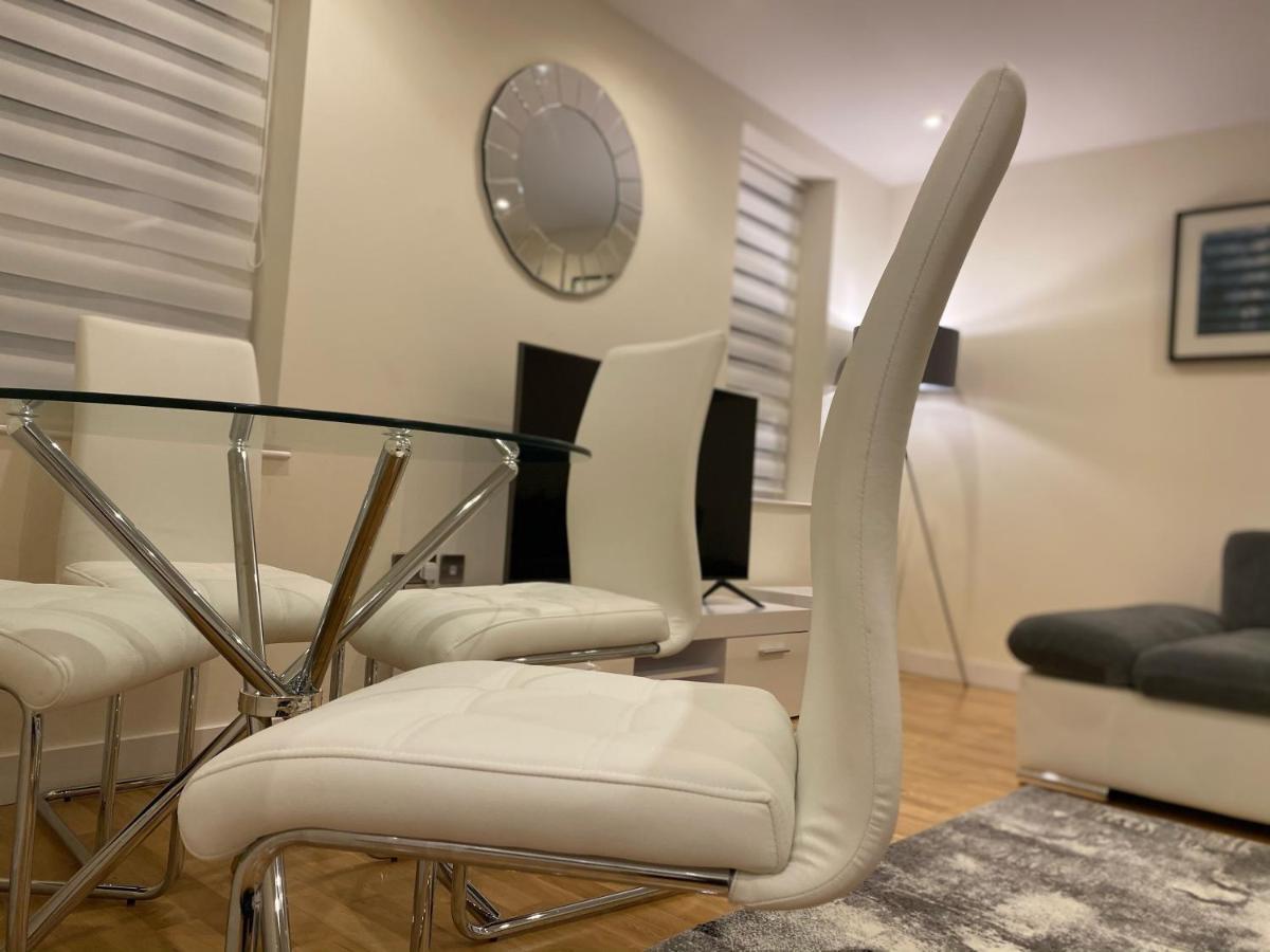 Amazing 2 Bed 2 Bath Private Apartment Уотфорд Екстериор снимка